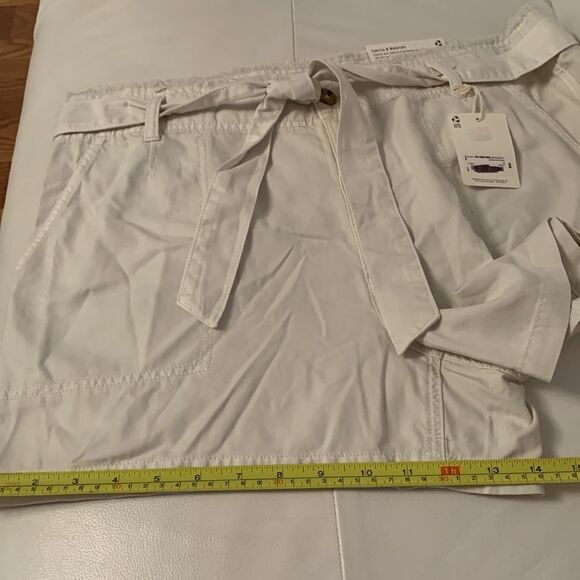 NWT A.N.A Women's Cream High Rise Shorts Size 14 - Picture 6 of 9